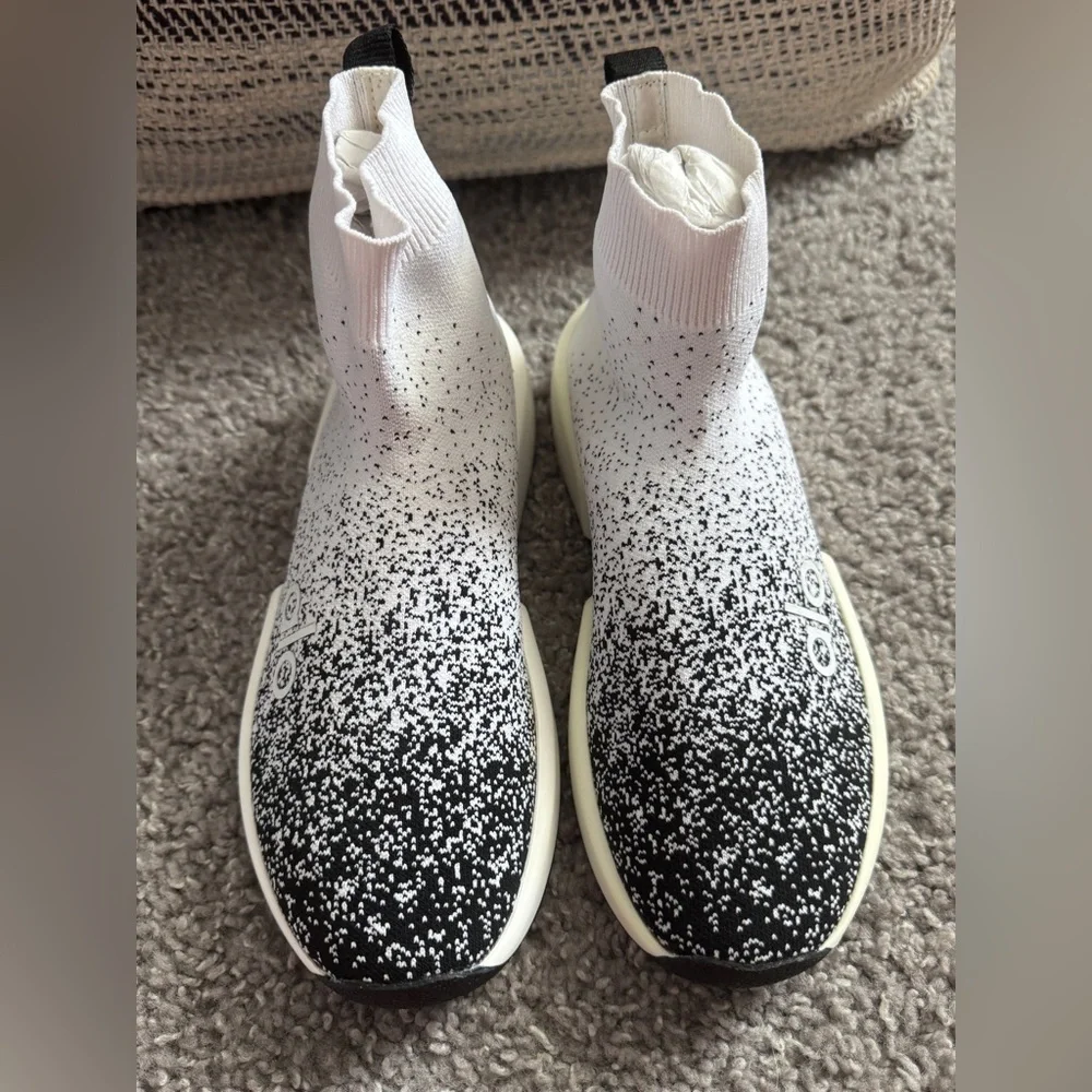 NIB- alo Velocity Knit Sneaker Black and White-7